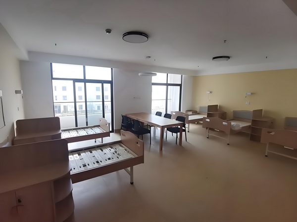 入云深处亦沾衣